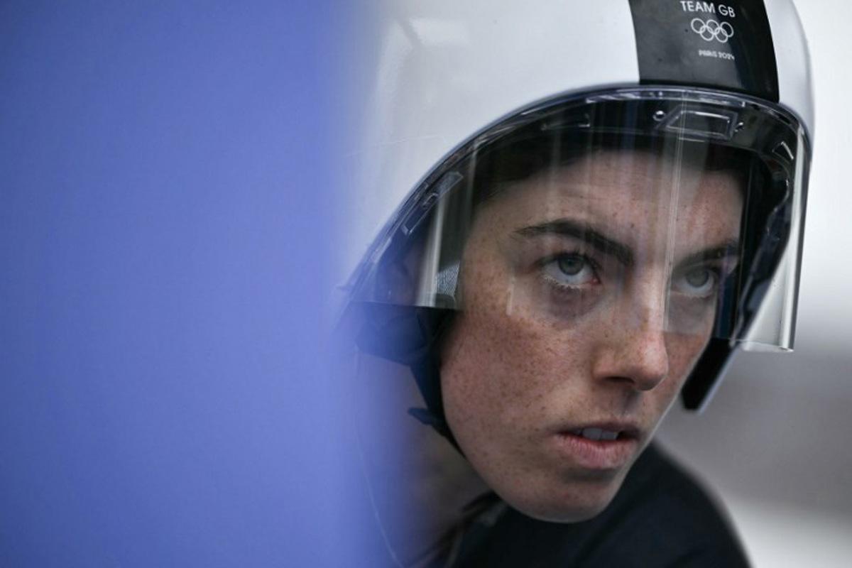 Britain's Anna Henderson prepares to take the start of the women's road cycling individual time trial during the Paris 2024 Olympic Games in Paris, on July 27, 2024.  Ben STANSALL / AFP