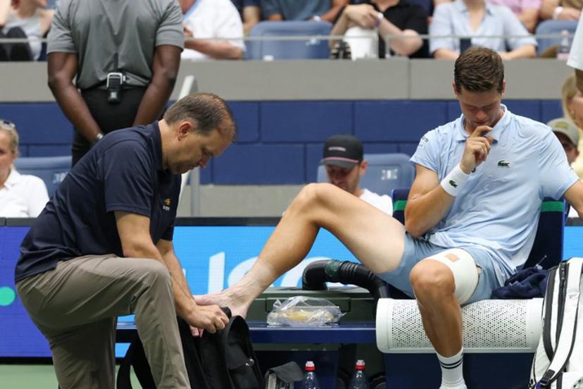 Belgium's Alexander Blockx receives medical attention as he plays Russia's Karen Khachanov in their men's singles quarter-final tennis match on day eleven of the US Open tennis tournament at the USTA Billie Jean King National Tennis Center in New York on September 9, 2026.  TIMOTHY A. CLARY / AFP