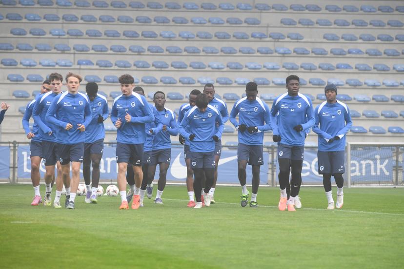 Genk's players pictured in action during a training session of Belgian soccer team KRC Genk, on Wednesday 01 October 2025, in Genk. The team will play the Hungarian Ferencvarosi TC on Thursday, the second game (out of 8) in the league phase of the UEFA Europa League competition. BELGA PHOTO JILL DELSAUX