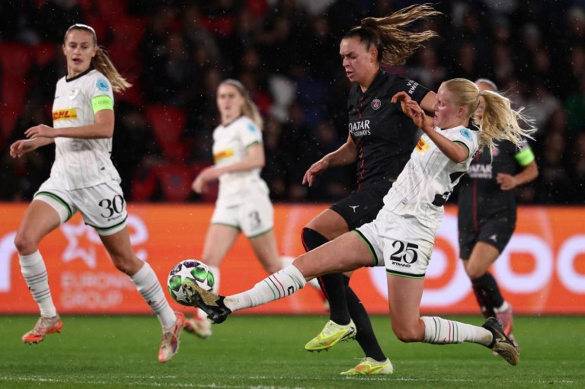 Paris Saint-Germain's Dutch forward #17 Romee Leuchter (2nd R) fights OH Louvain's Belgian midfielder #30 Julie Biesmans (L) and OH Louvain's Dutch defender #25 Linde Veefkind (R) during the UEFA Women's Champions League first round day five football match between Paris Saint-Germain and OH Louvain at the Parc des Princes in Paris on December 9, 2025.  FRANCK FIFE / AFP