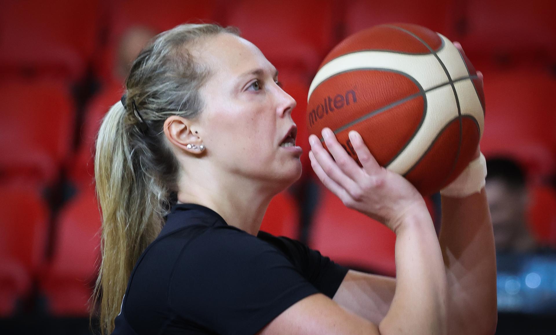 Belgium's Julie Allemand pictured in action during the media day of Belgian national women basketball team 'the Belgian Cats', in Oostende, Monday 03 February 2025. The Cats will play on 06 February a FIBA EuroBasket 2025 qualifier game against Azerbaijan. BELGA PHOTO VIRGINIE LEFOUR