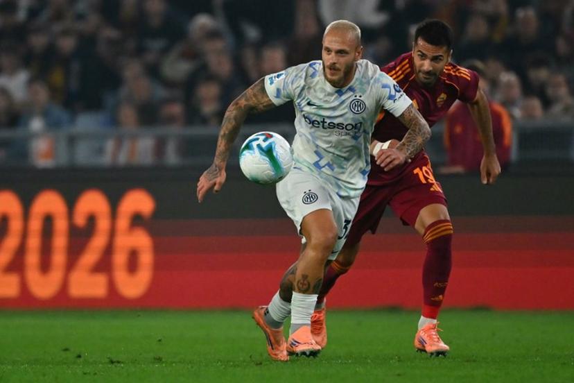 Inter Milan's Italian defender #32 Federico Dimarco fights for the ball with Roma's Turkish defender #19 Zeki Celik during the Italian Serie A football match between AS Roma and Inter Milan at the Olympic Stadium in Rome on October 18, 2025.  Filippo MONTEFORTE / AFP