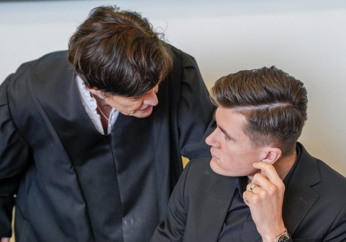 Norwegian athlete Jakob Ingebrigtsen (R) talks with his lawyer Mette Yvonne Larsen at the South Rogaland District Court during the criminal case against Gjert Arne Ingebrigtsen (not in picture), former athletics coach of his children, on March 25, 2025 in Sandnes, Norway. The father and former coach of double Olympic champion Jakob Ingebrigtsen is accused of domestic abuse against his son and daughter. Jakob Ingebrigtsen, who won two world indoor championship titles in Nanjing, and two of his brothers, Henrik and Filip, who are also athletes, shocked Norway when they accused their father Gjert of using "physical violence" and "threats" as part of their upbringing. Gjert Ingebrigtsen, whom the brothers described as "a very aggressive and authoritarian father", coached Jakob until after the Tokyo Olympics in 2021, where Jakob won 1500m gold. Lise Åserud / NTB / AFP