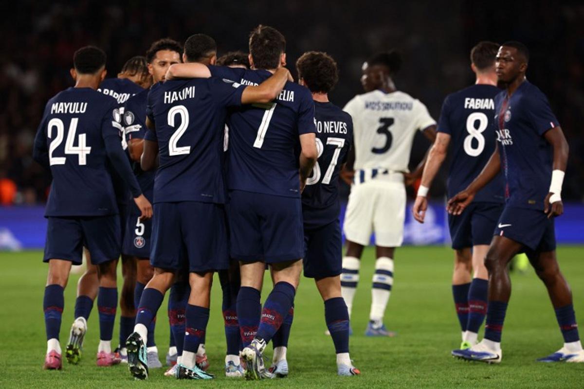 Paris Saint-Germain's Georgian forward #07 Khvicha Kvaratskhelia (C) celebrates with teammates after scoring PSG's second goal during the UEFA Champions League first round day 1 football match between Paris Saint-Germain (FRA) and Atalanta (ITA) at the Parc des Princes stadium in Paris on September 17, 2025.  FRANCK FIFE / AFP