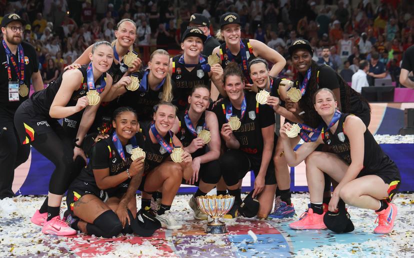 Belgian Cats' players pose for the photographer after winning a basketball match between Spain and Belgian national team 'the Belgian Cats' on Sunday 29 June 2025 in Piraeus, Greece, the final of the FIBA Women's EuroBasket 2025. BELGA PHOTO VIRGINIE LEFOUR