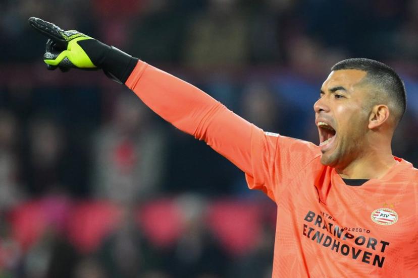 PSV Eindhoven's Argentine goalkeeper #01 Walter Benitez gestures during the UEFA Champions League round of 16 first leg football match between PSV Eindhoven (NED) and Arsenal FC (ENG) at the the PSV Stadion, in Eindhoven, on March 4, 2025.  JOHN THYS / AFP