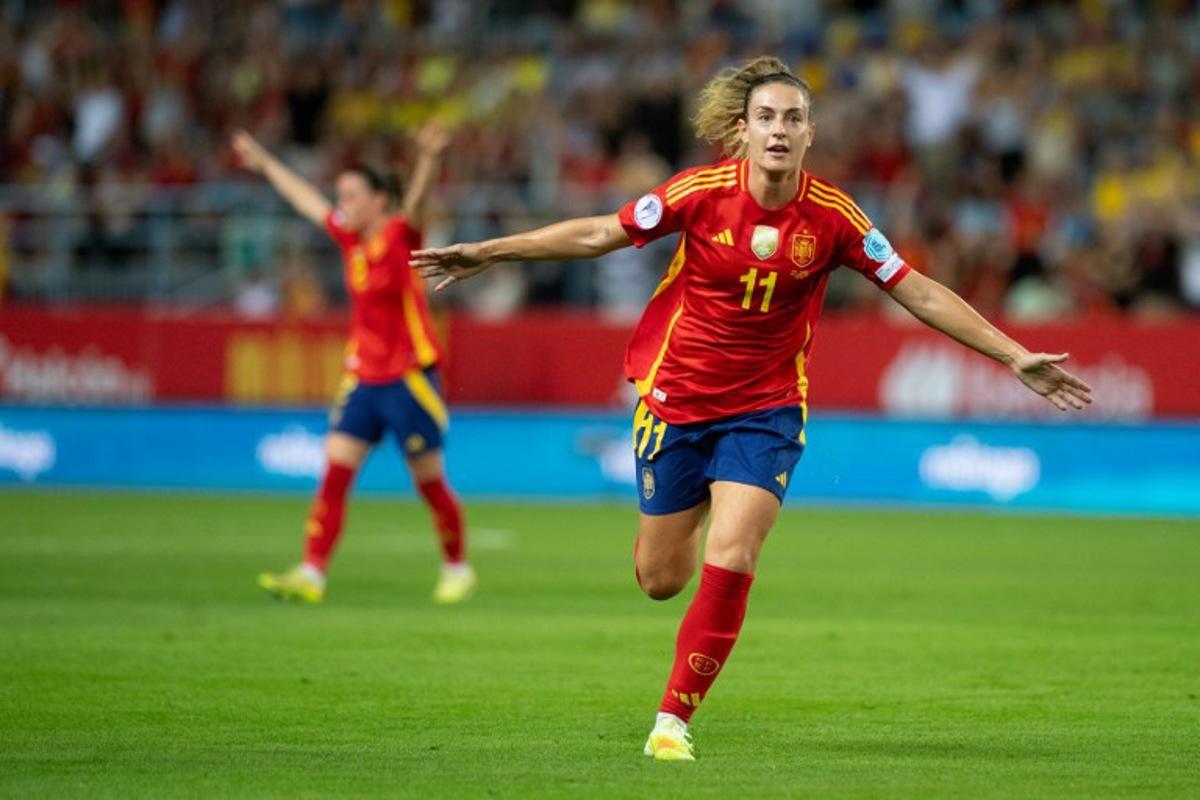 Spain's midfielder #11 Alexia Putellas celebrates scoring the opening goal during the UEFA Women's Nations League semi-final football match between Spain and Sweden at La Rosaleda stadium in Malaga on October 24, 2025.  JORGE GUERRERO / AFP