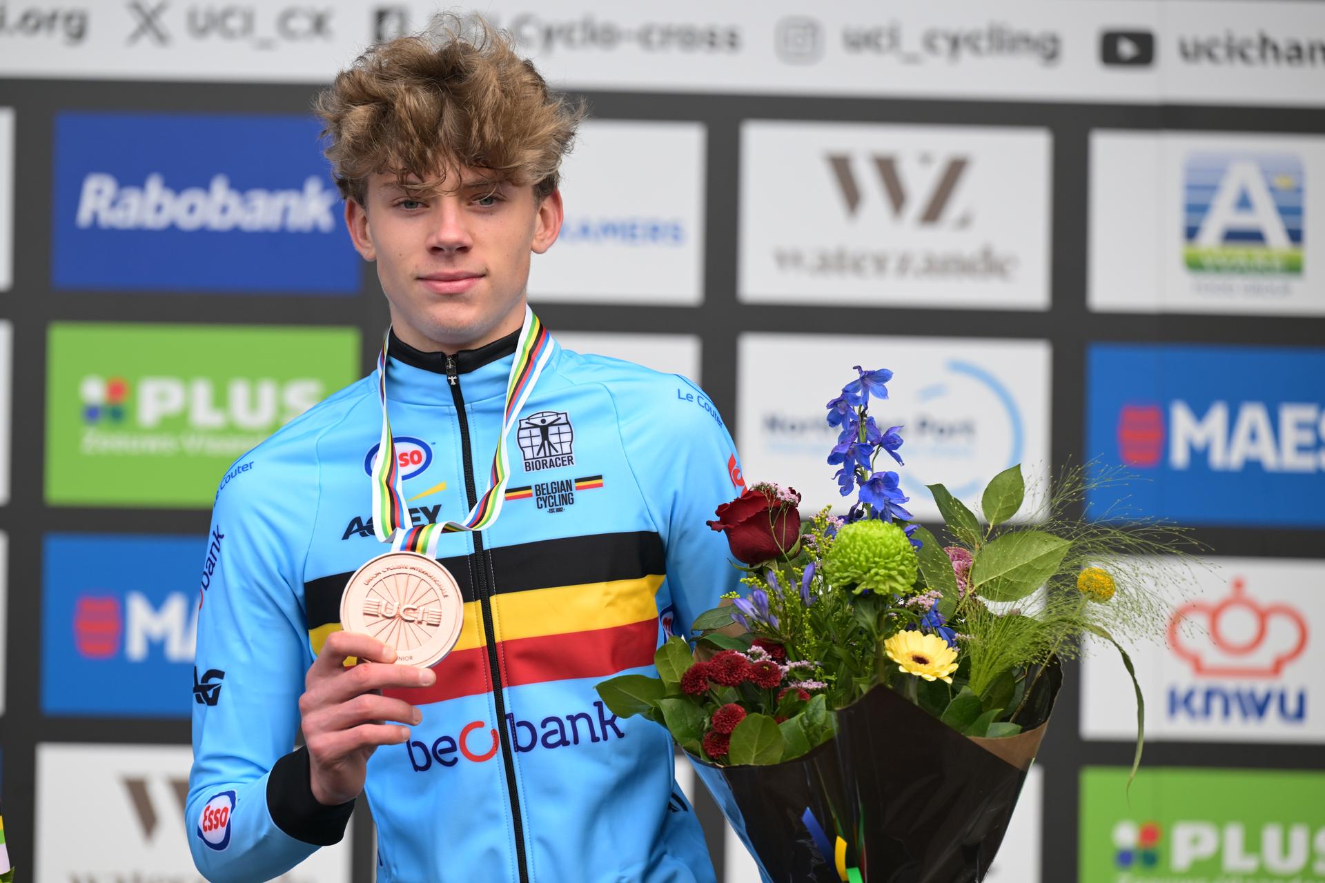 Belgian Giel Lejeune celebrates his bronze medal on the podium of the junior men race at UCI Cyclocross World Championships, on Sunday 01 February 2026, in Hulst, The Netherlands. BELGA PHOTO DAVID PINTENS