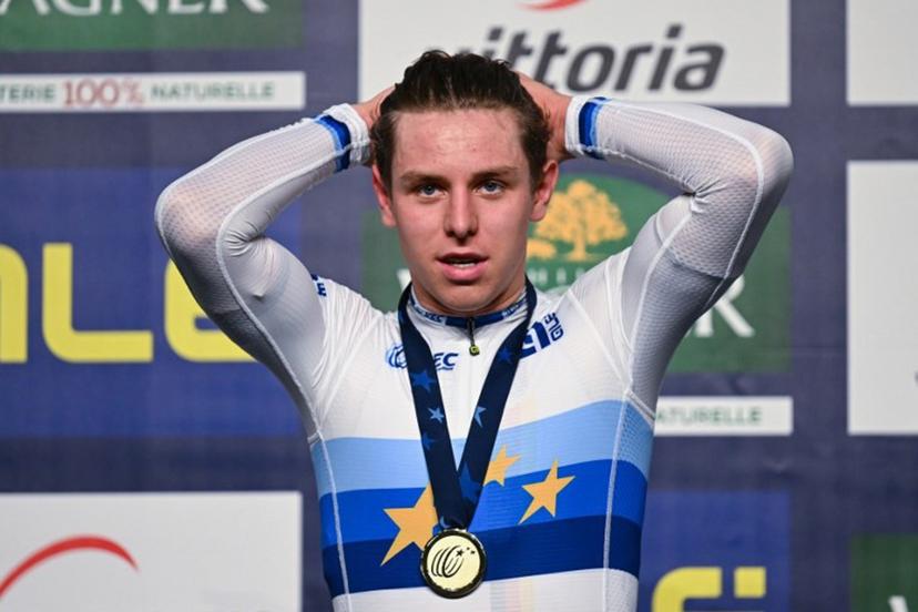 Germany's gold medalist TimTorn Teutenberg poses on the podium of the men's elimination race during the UEC Track Elite European Championships in Grenchen on February 8, 2023.   SEBASTIEN BOZON / AFP