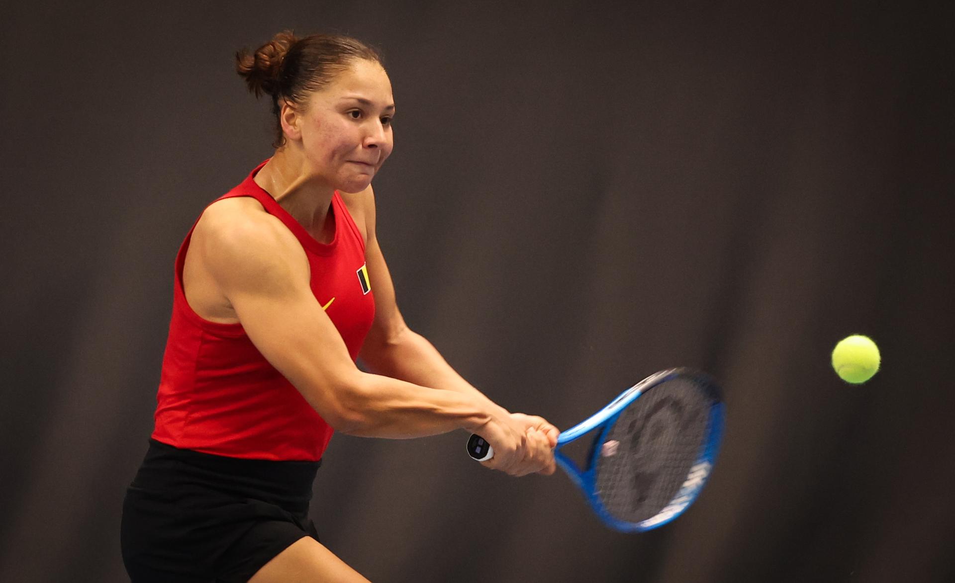 Belgian Sofia Costoulas pictured in action during a tennis match between Belgian Costoulas and Hungarian Toth, in the meeting between Belgium and Hungary in the pool phase of the Europe/Africa Group I of the Billie Jean King Cup tennis, in Vilnius, Lithuania on Wednesday 09 April 2025. PHOTO VIRGINIE LEFOUR PHOTO VIRGINIE LEFOUR