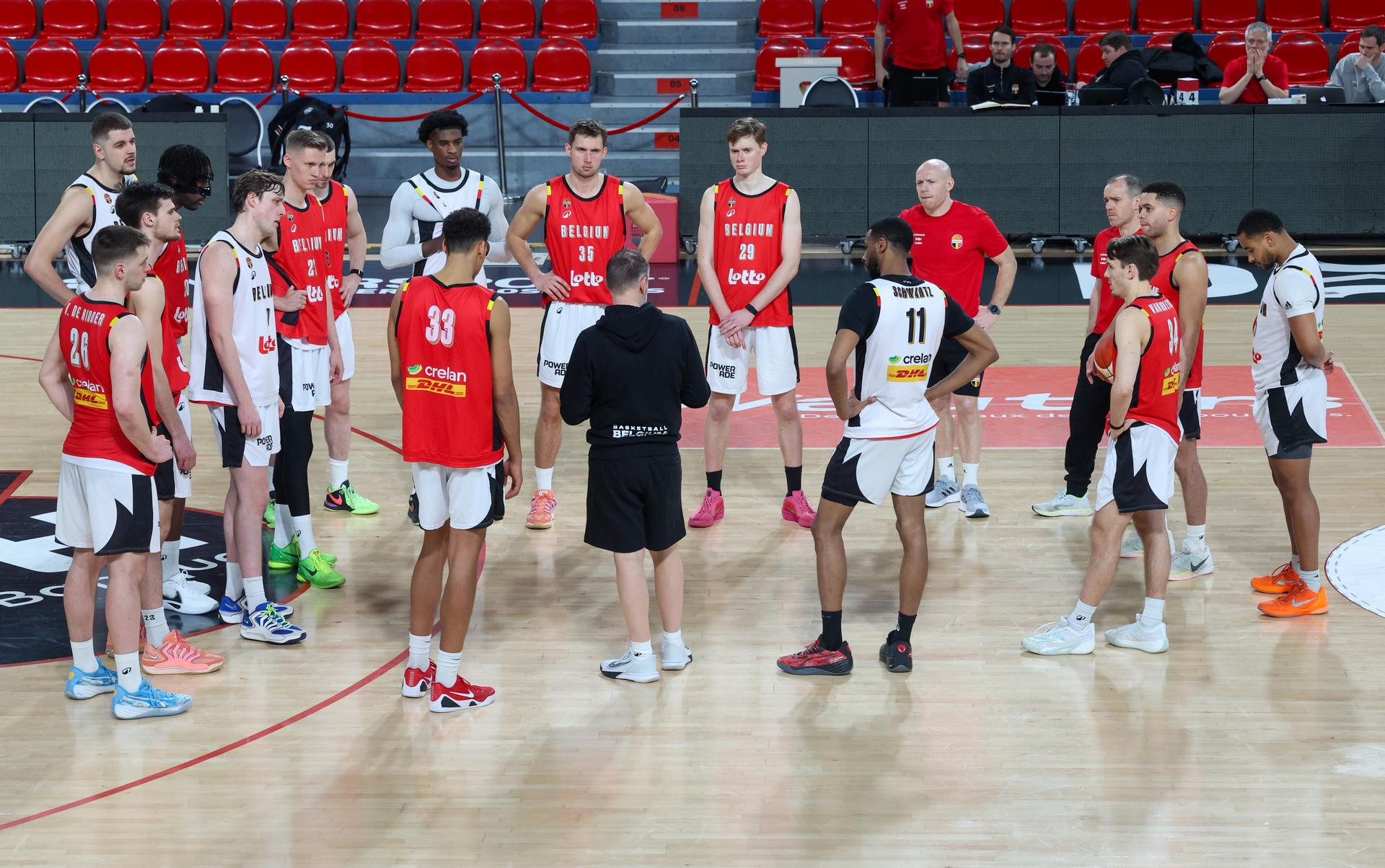 Belgium's head coach Julien Mahe talks to his players during a training session of the Belgian Lions Belgian national team, preparing for the qualifying matches against Finland for the 2027 World Cup, Tuesday 24 February 2026 in Charleroi. BELGA PHOTO VIRGINIE LEFOUR