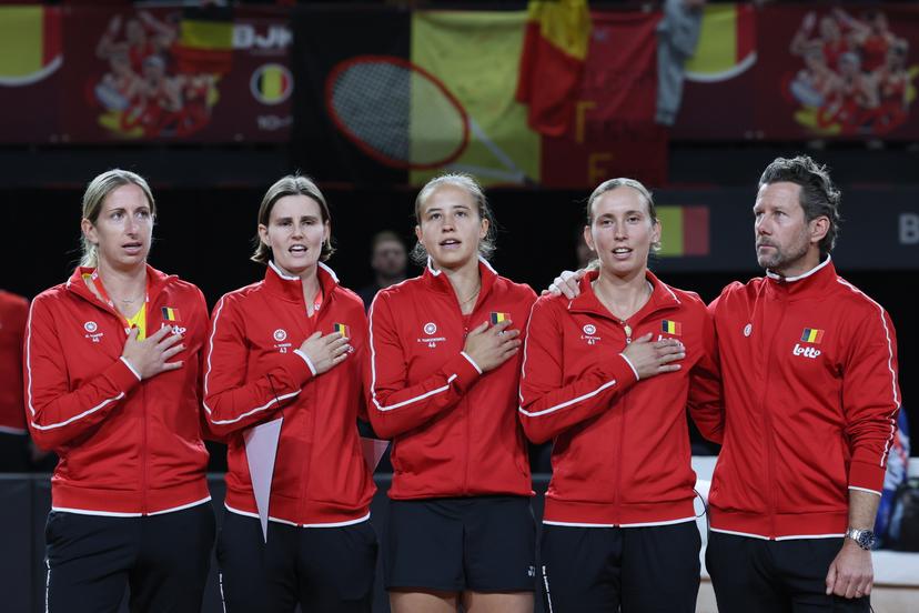 Belgian Magali Kempen, Belgian Greet Minnen, Belgian Hanne Vandewinkel, Belgian Elise Mertens and Belgian team captain Wim Fissette pictured ahead of the first game between Belgian Vandewinkel (WTA 94) and US' Jovic (WTA 16) on the first day of tennis matches between Belgium and USA, in the qualifiers of the Billie Jean King Cup tennis, in Oostende, Belgium, on Friday 10 April 2026. The meeting takes place on 10 and 11th April. PHOTO BENOIT DOPPAGNE
