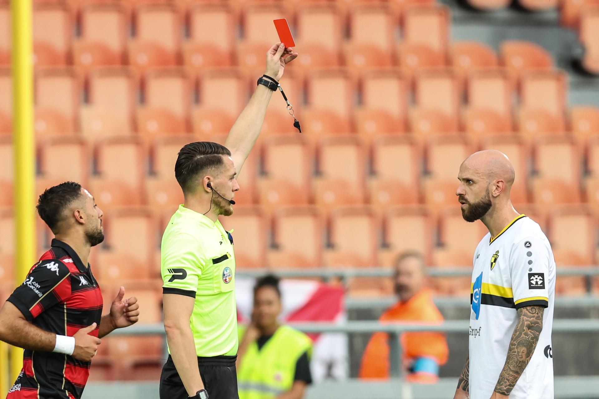Lierse's Bryan Smeets receives a red card from the referee during a soccer match between RFC Seraing and Lierse SK, Sunday 30 August 2026 in Seraing, on day 3 of the 2026-2027 'Challenger Pro League' the second highest division of the Belgian championship. BELGA PHOTO BRUNO FAHY