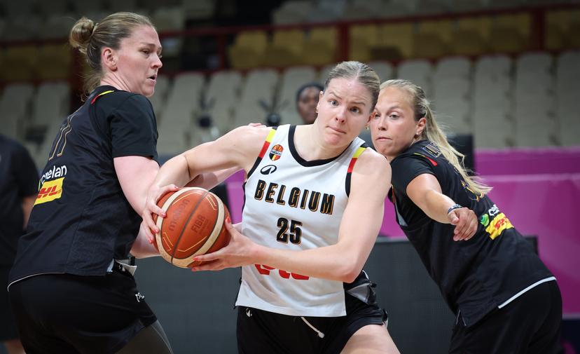 Belgium's Emma Meesseman, Belgium's Becky Massey and Belgium's Julie Allemand fight for the ball during a training session of Belgian national basketball team 'the Belgian Cats' on Friday 27 June 2025 in Piraeus, Greece. The team is preparing for tomorrow's game against Italy, in the semifinals of the FIBA Women's EuroBasket 2025. BELGA PHOTO VIRGINIE LEFOUR