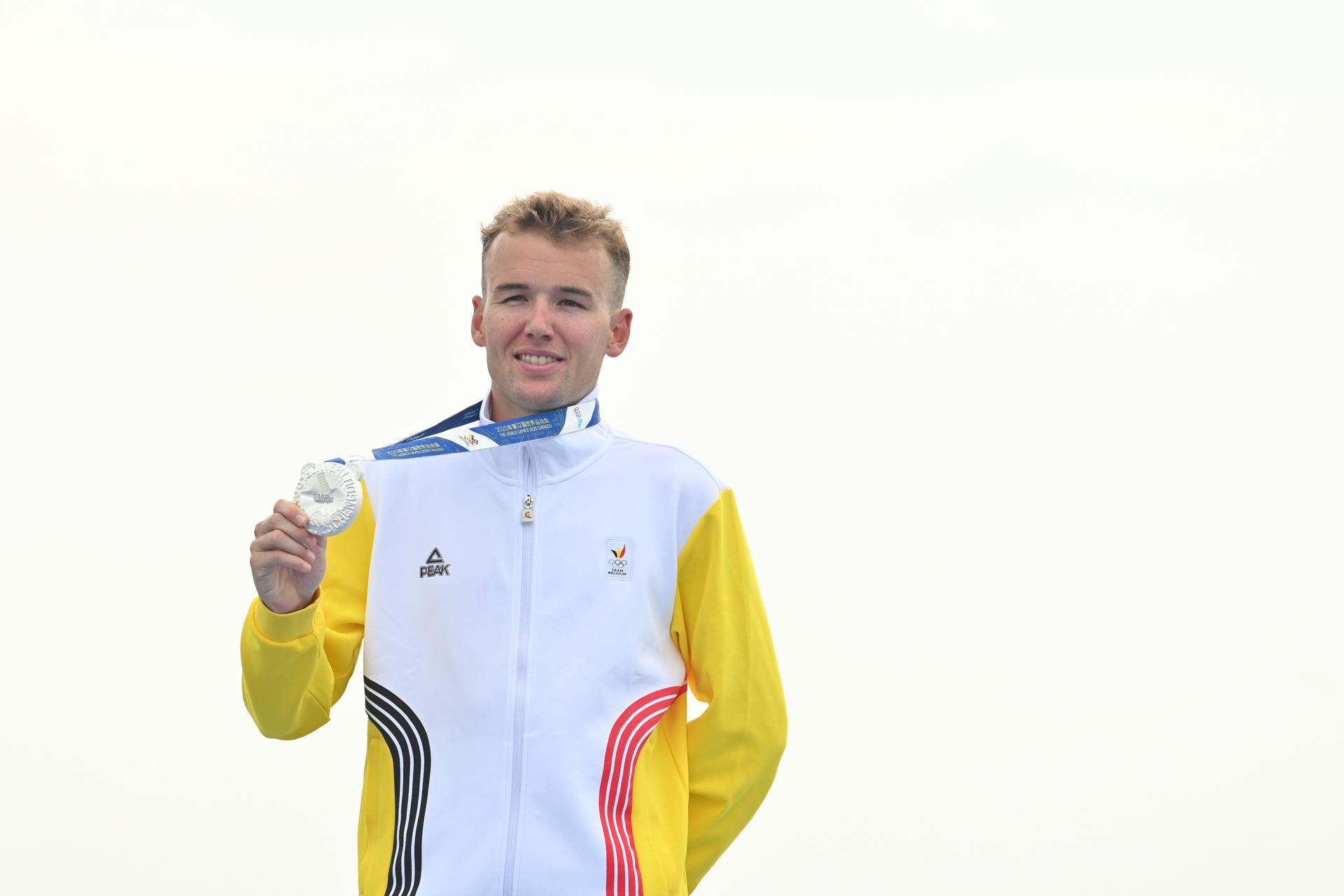 ATTENTION EDITORS - HANDOUT PICTURE - EDITORIAL USE ONLY - MANDATORY CREDIT BOIC - COIB   -  Arnaud Dely celebrates on the podium with the simver medal at the Men duathlon event at the World Games 2025, in Chenghdu, China, on Saturday 9 AUgust 2025. This year, the World Games take place from 07 to 17 augustus. PHOTO HANDOUT BOIC - COIB