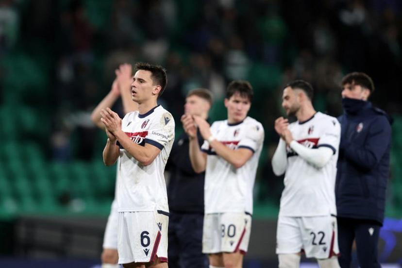 Bologna's Croatian midfielder #06 Nikola Moro and teammates react at the end of the league phase football match between Sporting CP and Bologna FC at Alvalade stadium in Lisbon on January 29, 2025.  Filipe AMORIM / AFP
