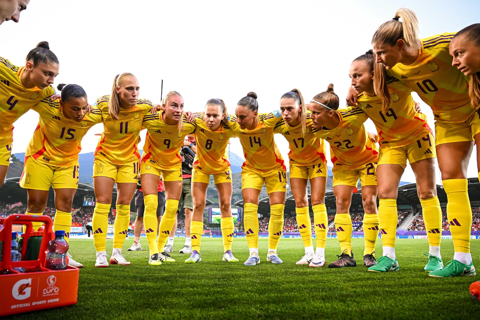 Mariam TOLOBA of Belgium, Janice CAYMAN of Belgium, Tessa WULLAERT of Belgium, Jarne TEULINGS of Belgium, Jassina BLOM of Belgium, Jill JANSSENS of Belgium, Laura DELOOSE of Belgium, Sari KEES of Belgium and Justine VANHAEVERMAET of Belgium prior to the women's UEFA Euro 2025 match between Portugal and Belgium at Stade de Tourbillon on July 11, 2025 in Sion, Switzerland. (Photo by Baptiste Fernandez/Icon Sport) BENELUX ONLY