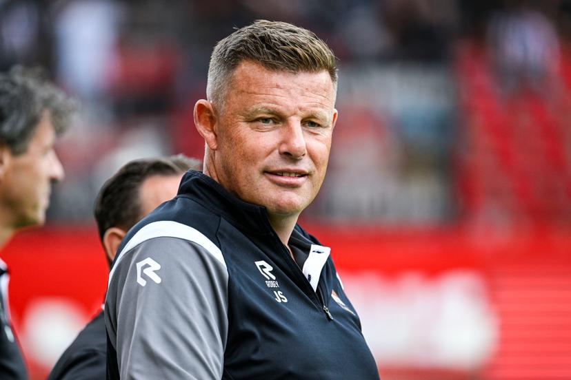 Willem II's head coach John Stegeman pictured before a friendly soccer game between Belgian soccer team Royal Antwerp FC and Willem II - Willem 2 on Saturday 19 July 2025, in Antwerp. The team is preparing for the upcoming 2025-2026 first division season. BELGA PHOTO TOM GOYVAERTS