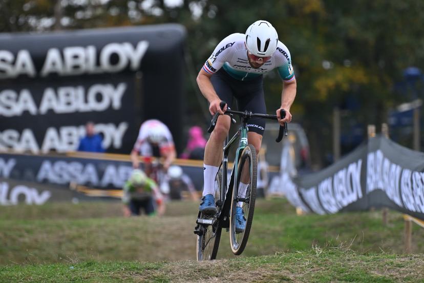 Dutch Joris Nieuwenhuis pictured in action during the men elite race of the Cyclocross Ruddervoorde, Sunday 19 October 2025 in Ruddervoorde, stage 2 (out of 7) of the Superprestige cyclocross cycling competition. BELGA PHOTO LUC CLAESSEN