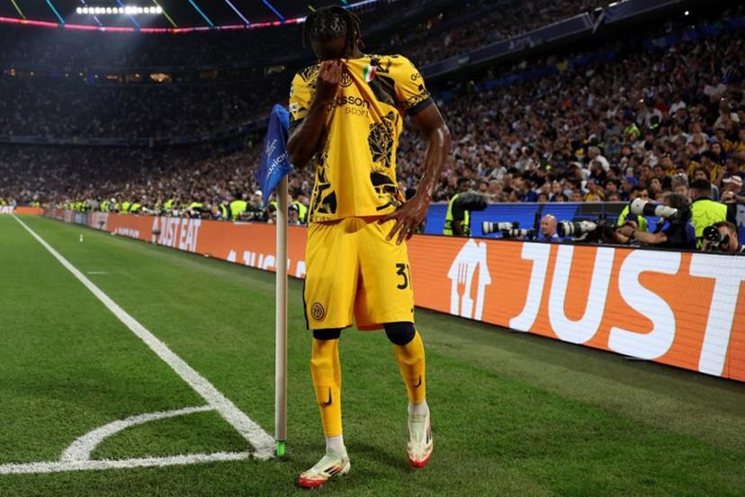 Inter Milan's German defender #31 Yann Bisseck reacts as he walks off the pitch after getting injured during the UEFA Champions League final football match between Paris Saint-Germain (PSG) and Inter Milan in Munich, southern Germany, on May 31, 2025.   Odd ANDERSEN / AFP