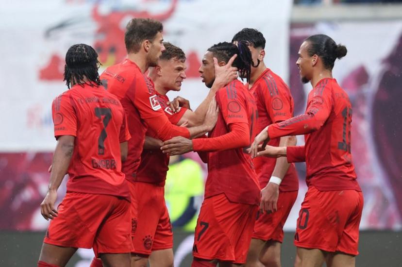 Bayern Munich's French midfielder #17 Michael Olise celebrates with teammates the 2-2 during the German first division Bundesliga football match between RB Leipzig and FC Bayern Munich in Leipzig, eastern Germany on May 3, 2025.  RONNY HARTMANN / AFP