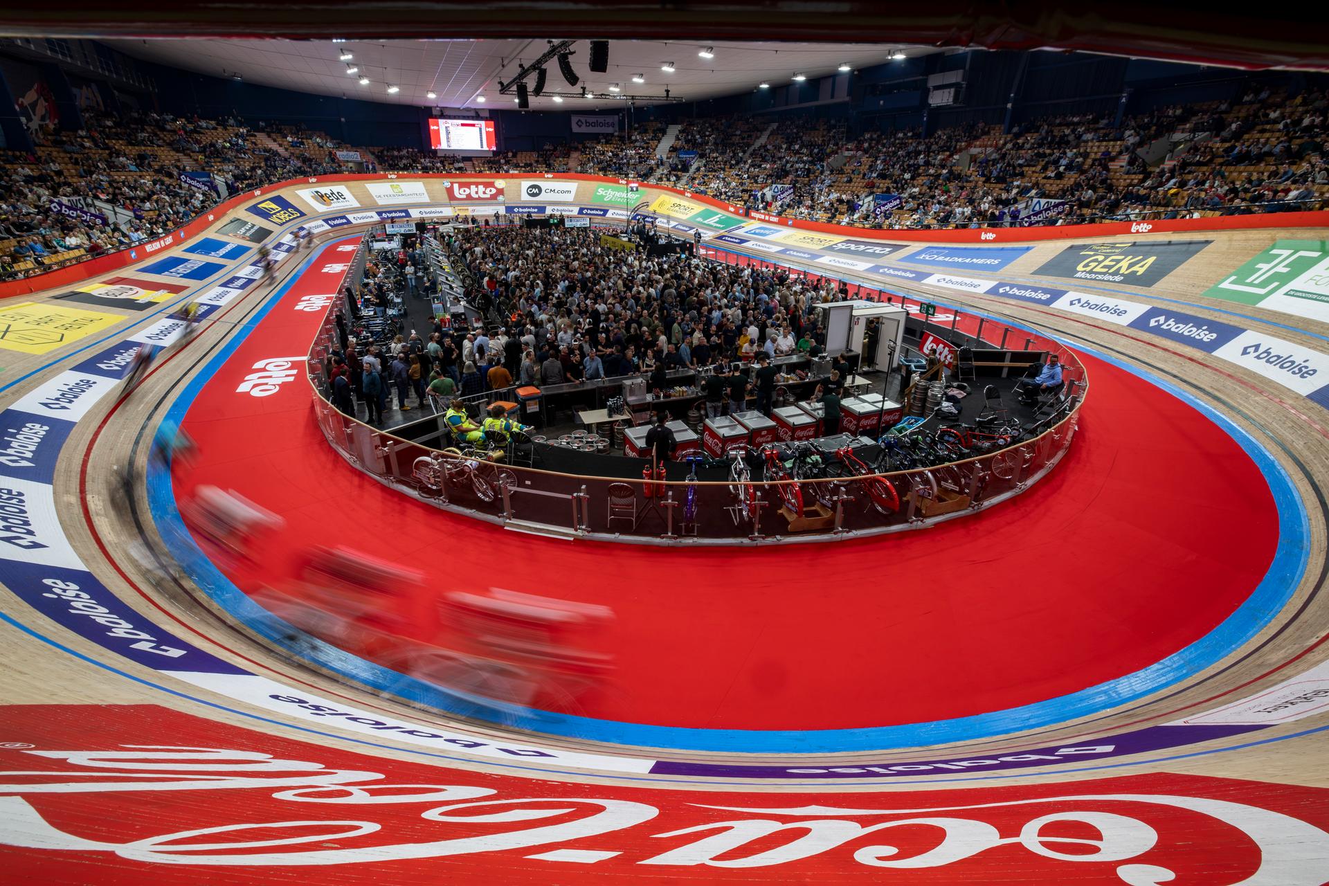 illustration picture shows the track during the first day of the Zesdaagse Vlaanderen-Gent six-day indoor track cycling event at the indoor cycling arena 't Kuipke, Tuesday 12 November 2024, in Gent. BELGA PHOTO DAVID PINTENS