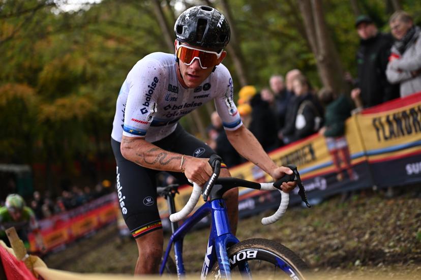 Belgian Thibau Nys pictured in action during the elite men race of the "Rapencross" cyclocross in Lokeren, the second race (out of 8) of the X2O Badkamers Trophy,  Sunday 02 November 2025. BELGA PHOTO DAVID PINTENS