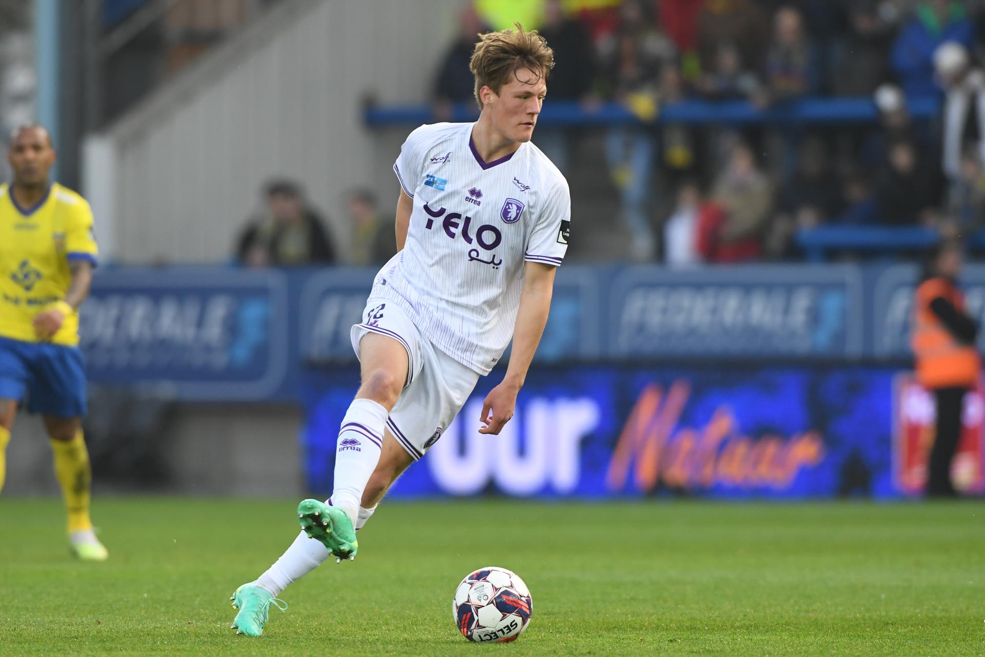 Beerschot's Axl Van Himbeeck pictured in action during a soccer match between SK Beveren and Beerschot VA, Saturday 22 April 2023 in Beveren-Waas, on day 8 of the Promotion Play-offs during the 2022-2023 'Challenger Pro League' 1B second division of the Belgian championship. BELGA PHOTO JILL DELSAUX