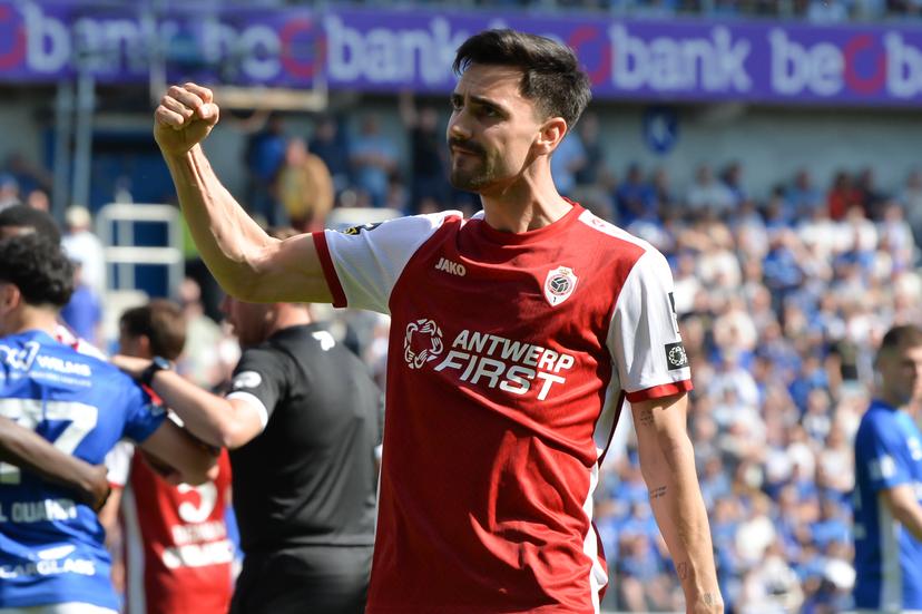 Antwerp's Jelle Bataille celebrates during a soccer match between KRC Genk and Royal Antwerp FC, Sunday 27 April 2025 in Genk, on day 6 (out of 10) of the Champions' Play-offs of the 2024-2025 'Jupiler Pro League' first division of the Belgian championship. BELGA PHOTO JILL DELSAUX