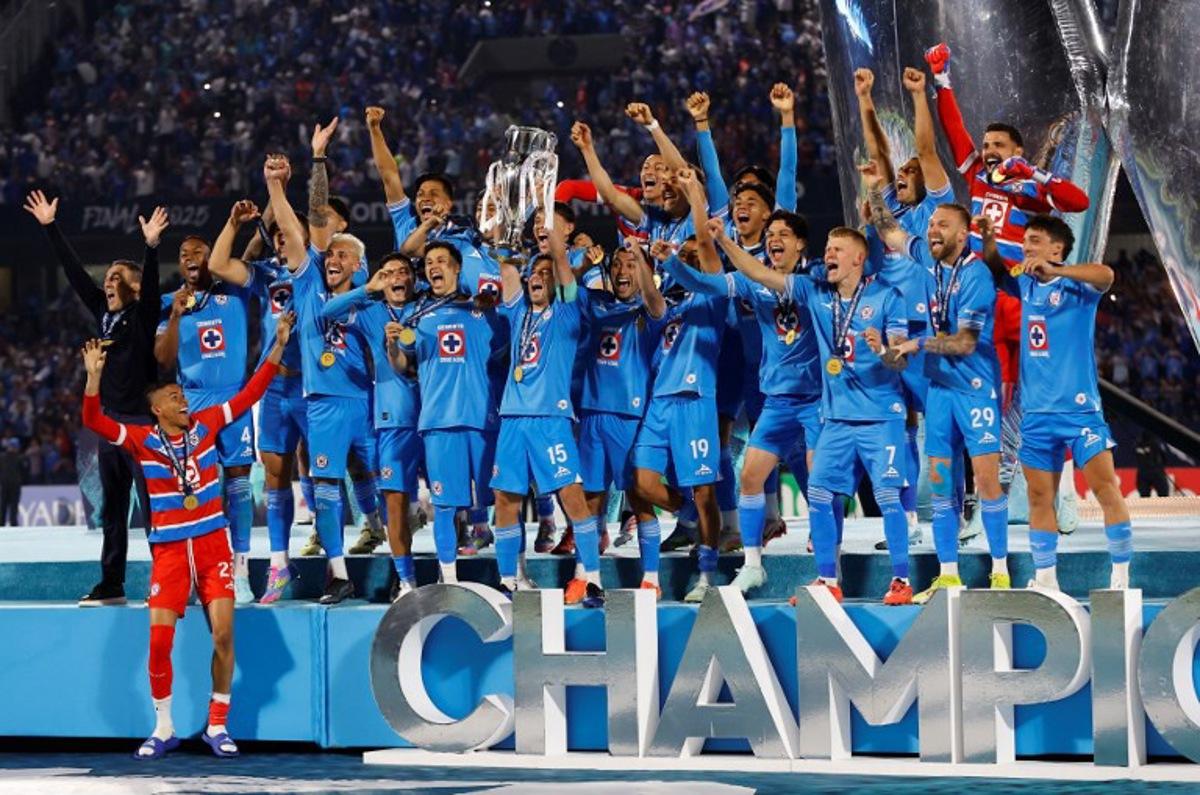 Cruz Azul's Uruguayan midfielder #15 Ignacio Rivero lifts the trophy next to teammates after winning the CONCACAF Champions Cup final football match between Mexico's Cruz Azul and Canada's Vancouver Whitecaps at the Olimpico Universitario Stadium in Mexico City on June 1, 2025.  DANIEL GAMEZ GUTIERREZ / AFP