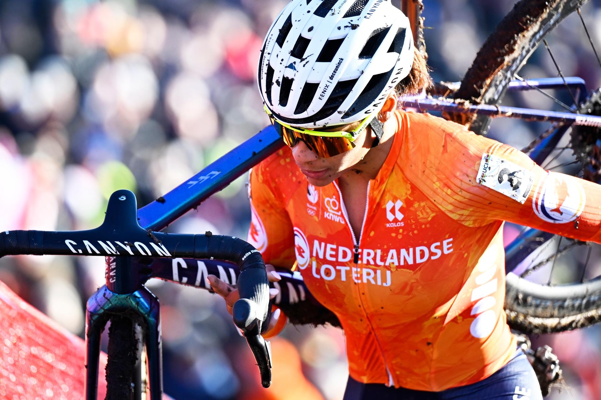Dutch Ceylin Del Carmen Alvarado pictured in action during the women elite race, at the UCI Cyclocross World Championships, in Lievin, France, Saturday 01 February 2025. The world championships are taking place from 31 January until 02 February. BELGA PHOTO JASPER JACOBS