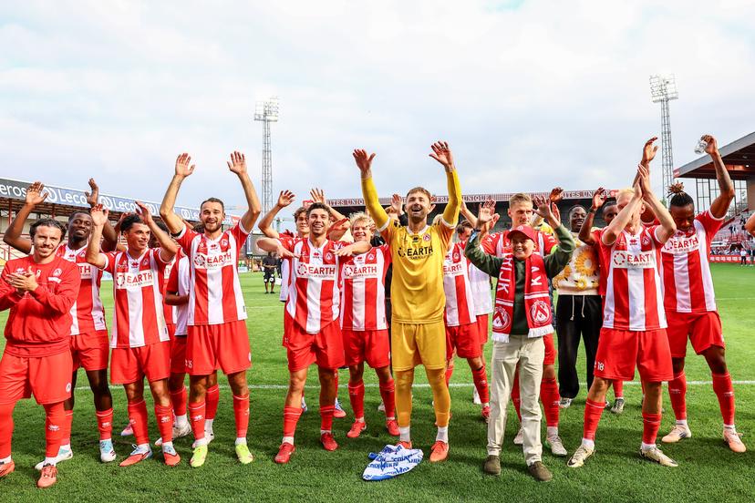 Kortrijk's players celebrates after winning a soccer game between KV Kortrijk and Lierse SK, Saturday 16 August 2025 in Kortrijk, on day 2 of the 2025-2026 'Challenger Pro League' 1B second division of the Belgian championship. BELGA PHOTO DAVID PINTENS