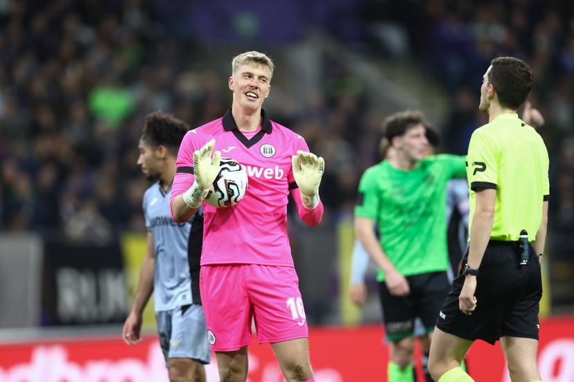 Anderlecht's goalkeeper Mads Kikkenborg pictured during a soccer game between RSC Anderlecht and KVK Ninove (N1) in the 1/16th final of the Croky Cup Belgian cup, Tuesday 28 October 2025 in Brussels. BELGA PHOTO BRUNO FAHY