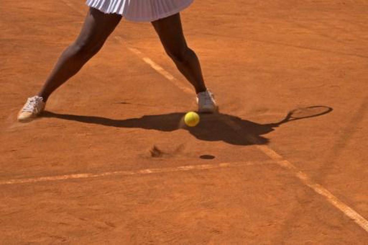 People play tennis on a clay court at ?Roland-Garros in the City?, an outdoor restaurant in New York's Battery Park June 9, 2017, where French Open matches of the men and women semi-finals and finals will be shown via live transmission on a big screen tv at the Plaza.  Don Emmert / AFP