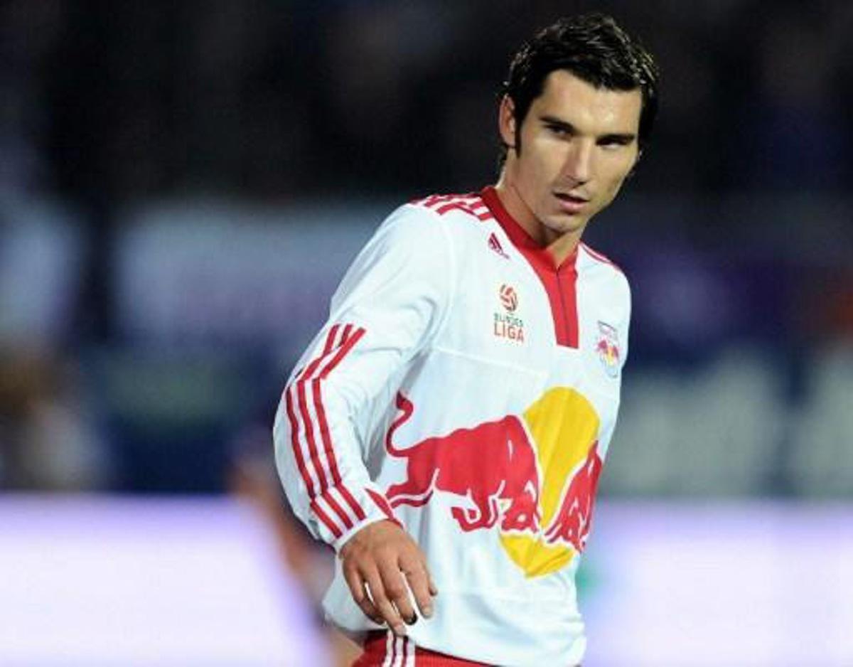 Croatian footballer Nikola Pokrivac of Red Bull Salzburg plays on October 17, 2009 in Vienna. AFP PHOTO / SAMUEL KUBANI