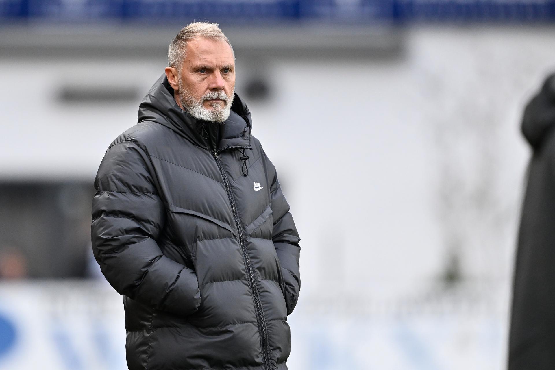 Genk's head coach Thorsten Fink pictured during a soccer match between Sint-Truiden VV and KRC Genk, Sunday 01 December 2024 in Sint-Truiden, on day 16 of the 2024-2025 season of the 'Jupiler Pro League' first division of the Belgian championship. BELGA PHOTO JOHAN EYCKENS