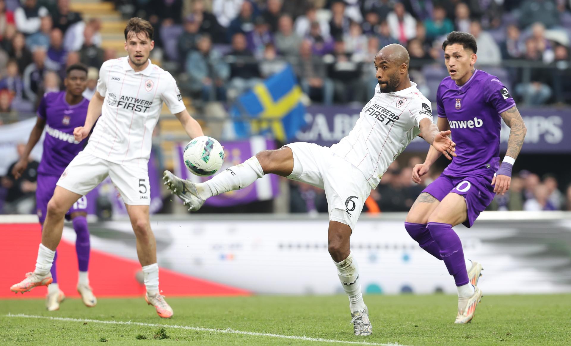 Antwerp's Denis Odoi and Anderlecht's Luis Vazquez fight for the ball during a soccer match between RSC Anderlecht and Royal Antwerp FC, Sunday 20 April 2025 in Brussels, on day 4 (out of 10) of the Champions' Play-offs of the 2024-2025 'Jupiler Pro League' first division of the Belgian championship. BELGA PHOTO VIRGINIE LEFOUR