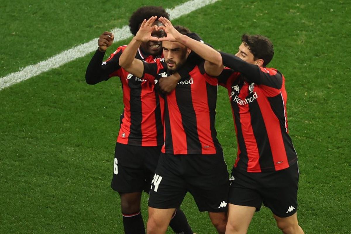 Nice's Belgian midfielder #24 Charles Vanhoutte (C) celebrates after scoring a first goal during the UEFA Europa League, football match between Nice and Go Ahead Eagles at the Grand Stade de Nice stadium, on January 22, 2026.  Valery HACHE / AFP