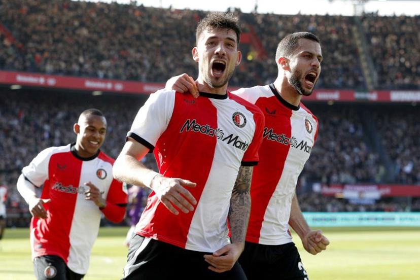 Feyenoord's Polish defender #07 Jakub Moder (C) celebrates after scoring a penalty kick for the opening goal during the Dutch Eredivisie football match between Feyenoord Rotterdam and Go Ahead Eagles at Feyenoord Stadium 'De Kuip' in Rotterdam on March 30, 2025.  Jeroen Putmans / ANP / AFP