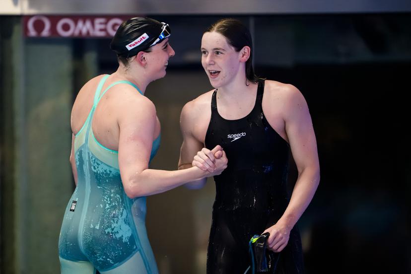 ATTENTION EDITORS - BENELUX ONLY - 250801 Angelina Köhler of Germany and Roos Vanotterdijk of Belgium after competing in women's 50 meters butterfly swimming semifinal during day 22 of the World Aquatics Championships on August 1, 2025 in Singapore.  Photo: Joel Marklund / BILDBYRÅN / kod JM / JM0717 bbeng simning swimming svømming sim-vm vm sim-vm 2025 world aquatics championships 2025 dam