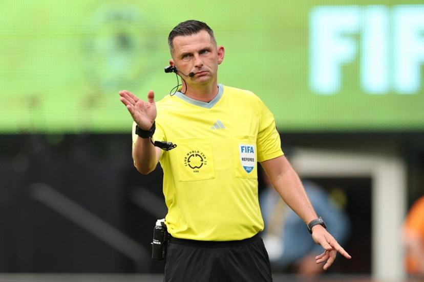 English referee Michael Oliver gestures during the FIFA Club World Cup 2025 Group F football match between Brazil's Fluminense and South Korea's Ulsan HD at the MetLife stadium in East Rutherford, New Jersey on June 21, 2025.  CHARLY TRIBALLEAU / AFP