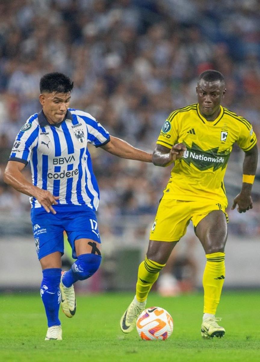 Monterrey's Jesus Gallardo (L) fights for the ball with  Columbus Crew's Yaw Yeboah during the Concacaf Champions Cup semi-final second leg football match between Mexico's Monterrey and USA's Columbus Crew at the BBVA Bancomer stadium in Monterrey, Mexico on May 1, 2024.  Julio Cesar AGUILAR / AFP