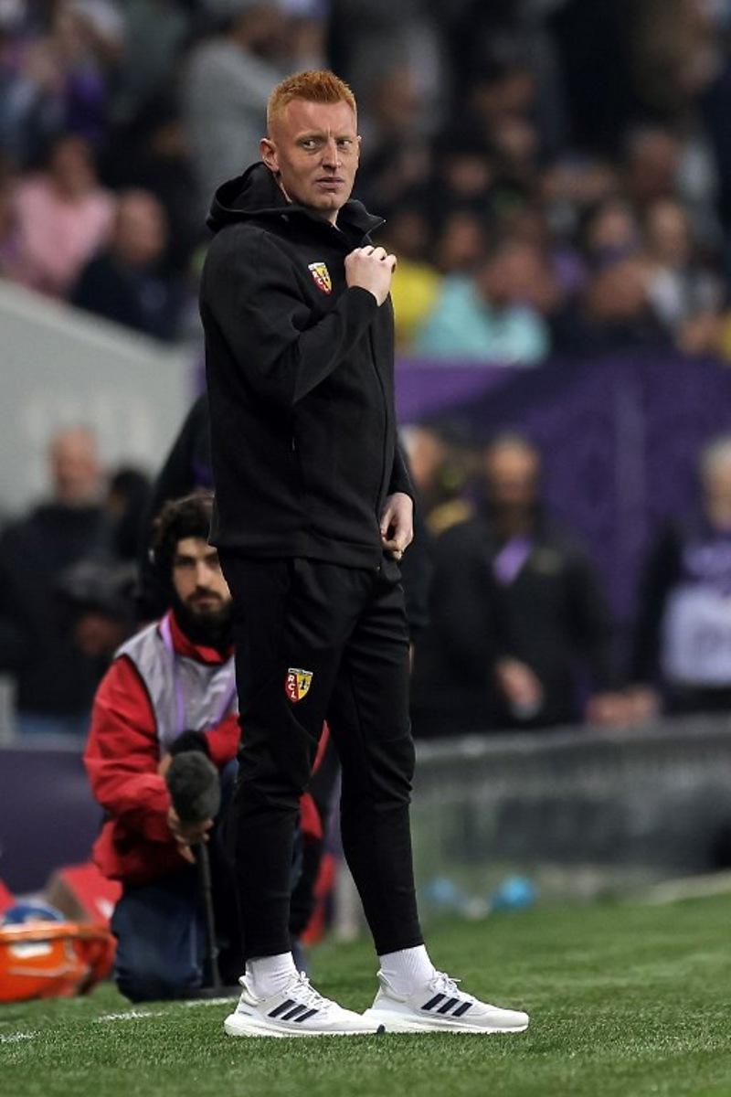 Lens' Belgian head coach Will Still looks on during the French L1 football match between Toulouse FC and RC Lens at The TFC Stadium in Toulouse, southwestern France, on May 10, 2025.  Valentine CHAPUIS / AFP