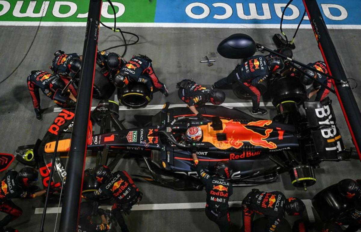 Mechanics work on the car of Red Bull Racing's Dutch driver Max Verstappen in the pit lane during the Singapore Formula One Grand Prix night race at the Marina Bay Street Circuit in Singapore on September 17, 2023.  MOHD RASFAN / AFP