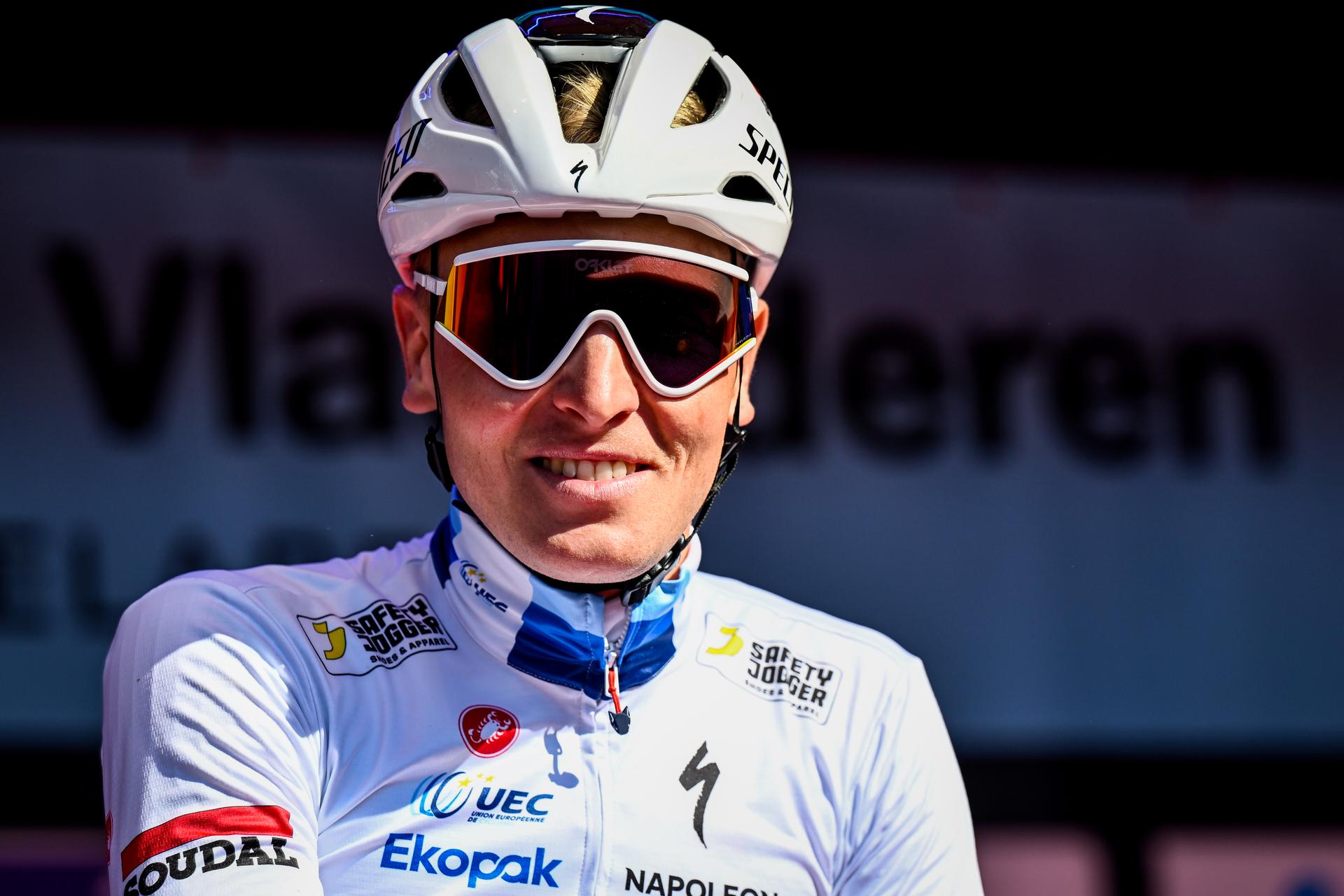 Belgian Tim Merlier of Soudal Quick-Step pictured at the start of the men elite race of the 'Dwars Door Vlaanderen' cycling event, 184,2km from Roeselare to Waregem, Wednesday 02 April 2025. BELGA PHOTO DIRK WAEM