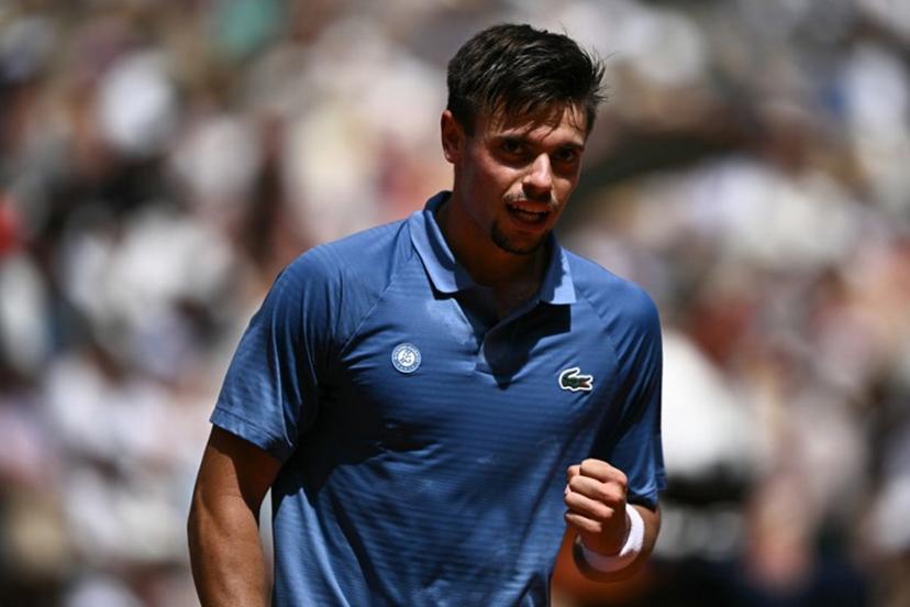 France's Arthur Gea reacts to a point against Russia's Karen Khachanov during their men's singles match on day 1 of the French Open tennis tournament on Court Suzanne-Lenglen at the Roland-Garros Complex in Paris on May 24, 2026.  JULIEN DE ROSA / AFP