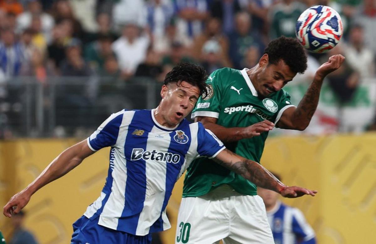FC Porto's Argentine defender #24 Nehuen Perez and Palmeiras' Brazilian midfielder #30 Lucas Evangelista fight for the ball during the Club World Cup 2025 Group A football match between Brazil's Palmeiras and Portugal's FC Porto at the MetLife stadium East Rutherford, New Jersey on June 15, 2025.  FRANCK FIFE / AFP