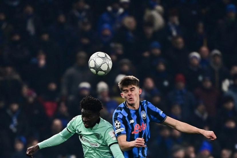 Athletic Bilbao's Spanish defender #19 Adama Boiro goes for a header with Atalanta's Belgian forward #17 Charles De Ketelaere during the UEFA Champions League, league phase day 7, football match between Atalanta Bergame and Athletic Bilbao at the stadio Atleti Azzurri d'Italia stadium in Bergamo on January 21, 2026.  PIERO CRUCIATTI / AFP