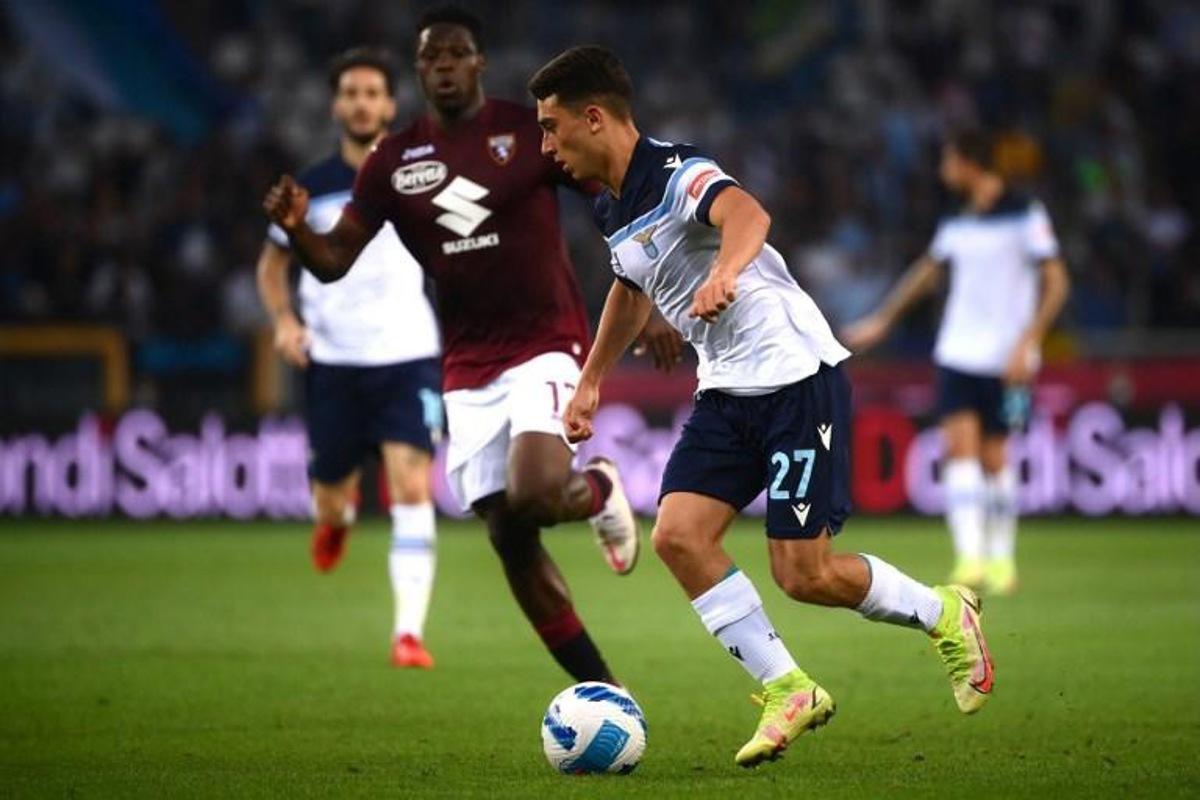 Lazio's midfielder Raul Moro from Spain controls the ball  during the Italian Serie A football match Torino vs Lazio on September 23, 2021 at Grande Torino stadium in Turin.  MARCO BERTORELLO / AFP