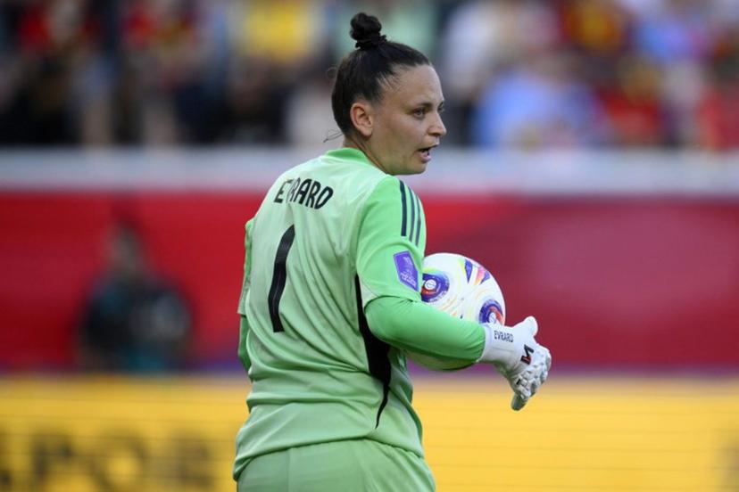 Belgium's goalkeeper #01 Nicky Evrard holds the ball during the UEFA Women's Nations League group A3 football match between Belgium and Spain at the King Power at Den Dreef Stadium, in Leuven on May 30, 2025.  JOHN THYS / AFP